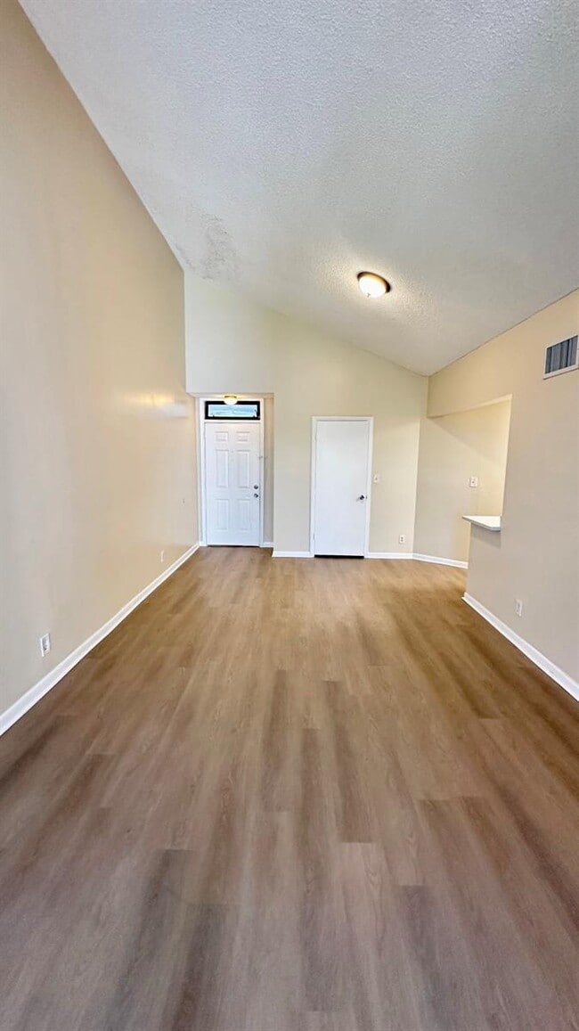 Photo - 215 Lake Pointe Dr Unit 208
