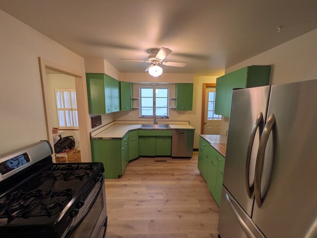 Photo - 852 Anaconda Ave