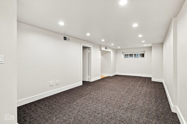 Photo - 560 W Arlington Pl