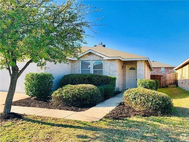 Building Photo - 3 Bedroom 2 bath home!