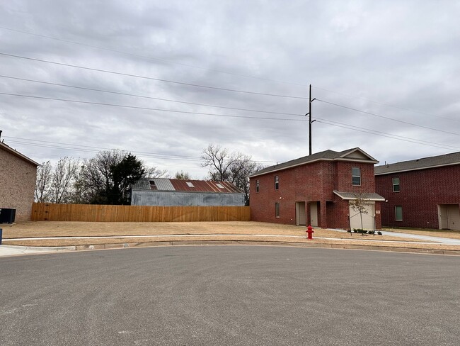 Photo - New 3 bedroom 2 1/2 bath home - Move in Deposit-Free! (If Qualified)