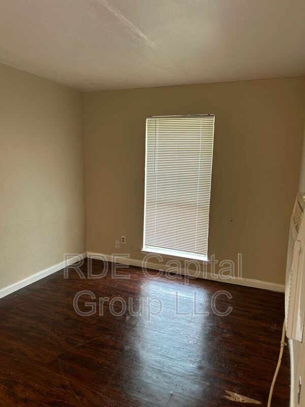 Building Photo - 1037 E Tucker St Unit Apt 102