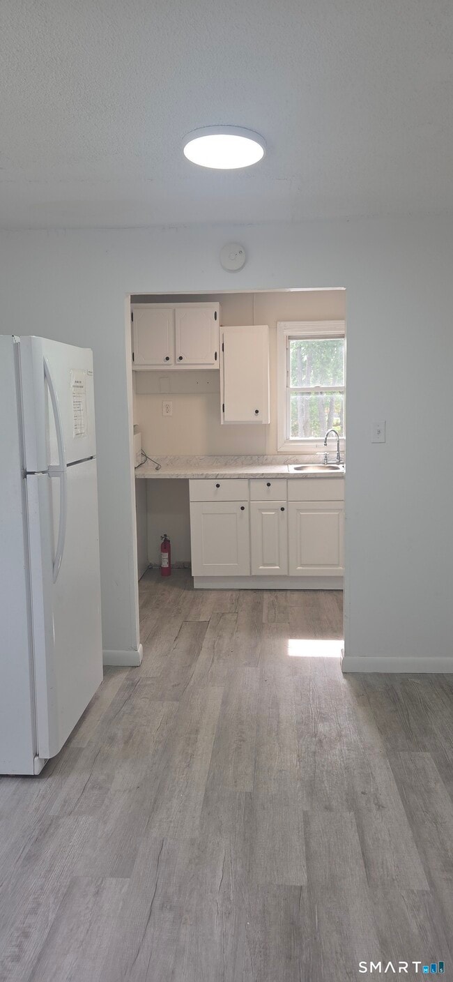 Building Photo - 426 Poplar St Unit 2