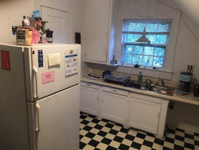 Photo - 805 E 3rd St Unit B