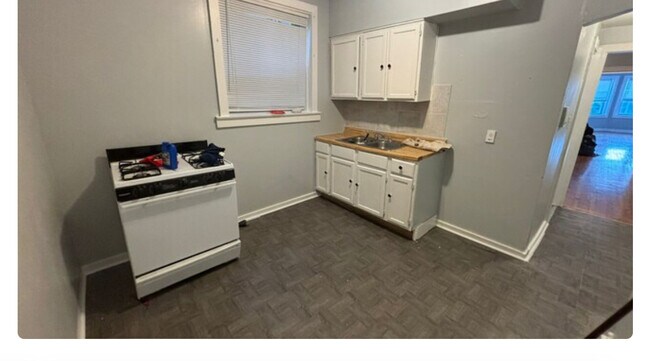 Cozy kitchen newly remodeled - 8046 S Maryland Ave Unit 2nd floor