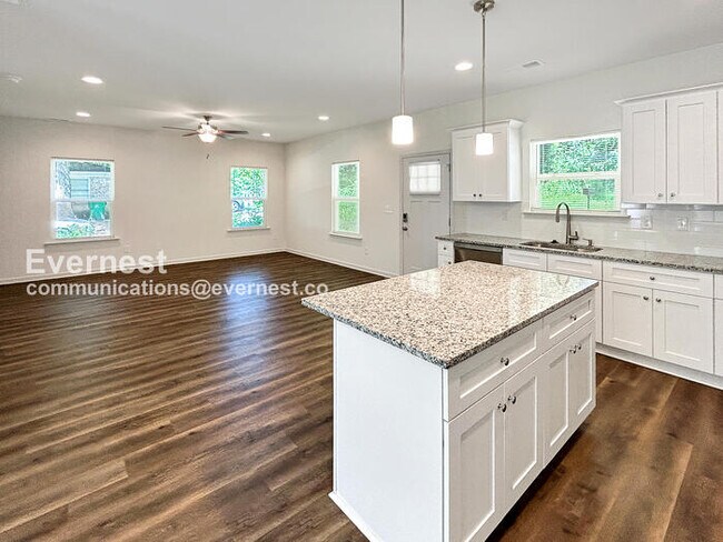 Photo - 825 Key St House