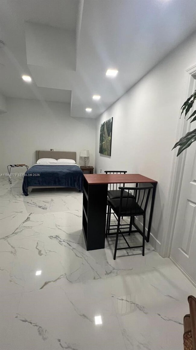 Building Photo - 10042 SW 161st Ave