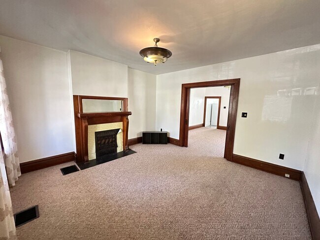 Photo - Thurman Ave 273-275 WAG Unidad 273