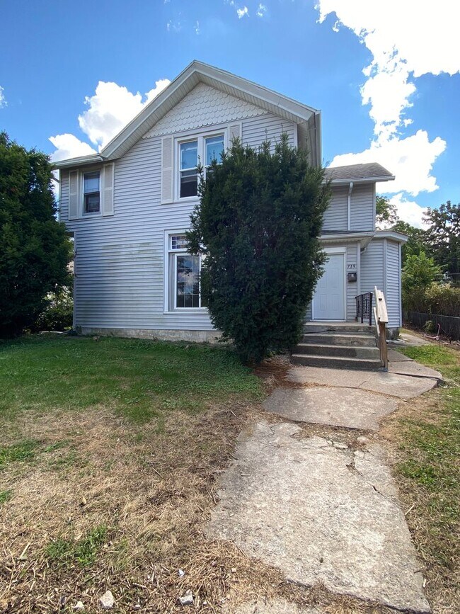 Photo - 719 E 15th St Unit #1