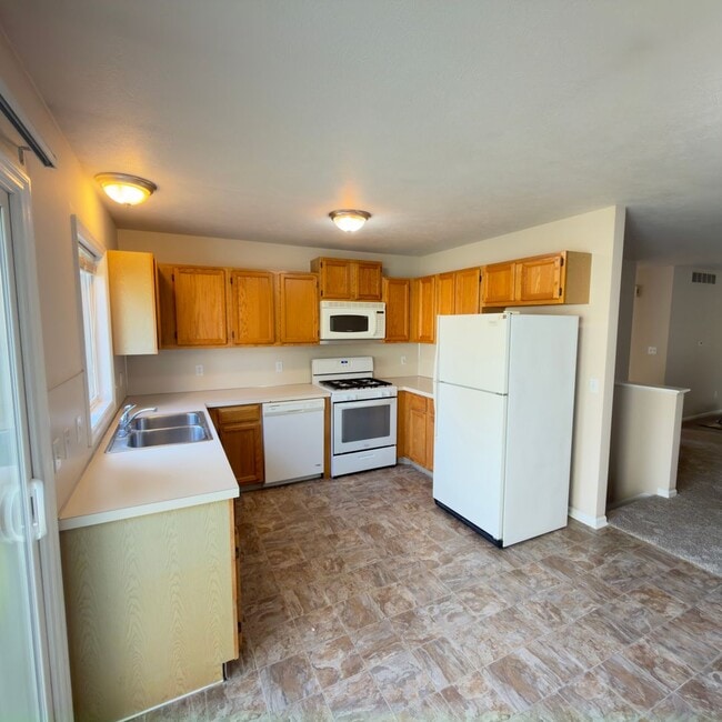 Photo - 4443 Hillrise Ct NE