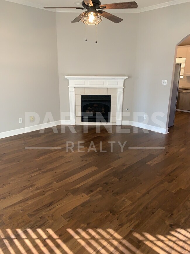 Photo - 525 Breckinridge Ln