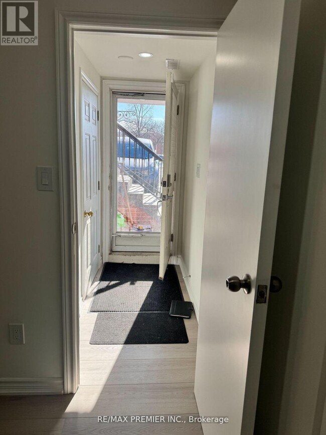 Photo - 18 Madonna Gardens