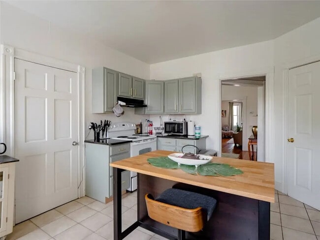 Photo - 14 Carleton St Unit 14 Carleton