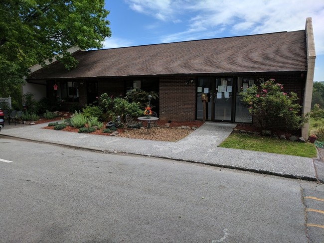 Eastridge Apartments - Eastridge Apartments