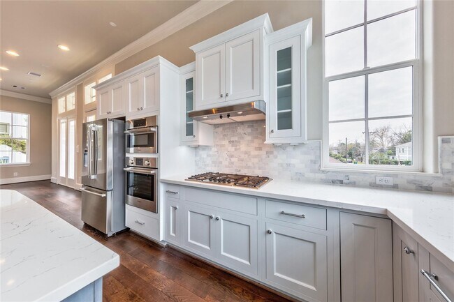 Photo - 2702 Harvard St