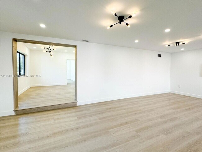 Photo - 1040 NE 143rd St