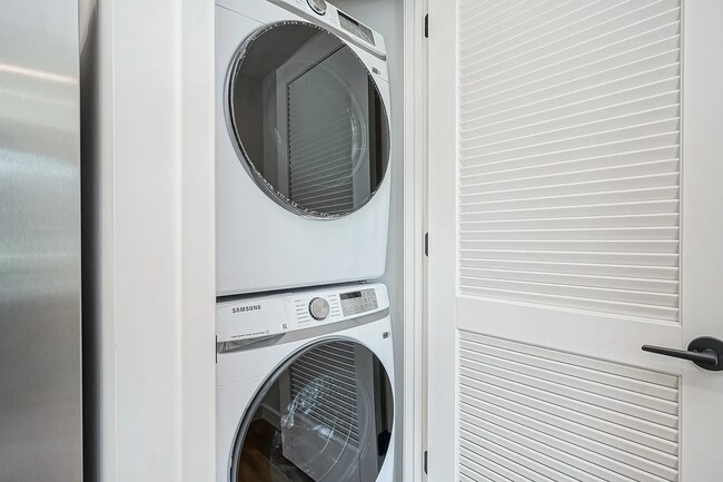 Photo - 1301 Bainbridge St Unidad Studio