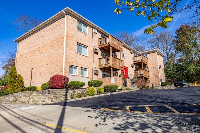 Riverstone Court Apartments