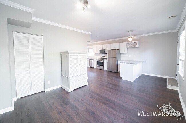 Photo - 921 W Winona-CH Unidad CH