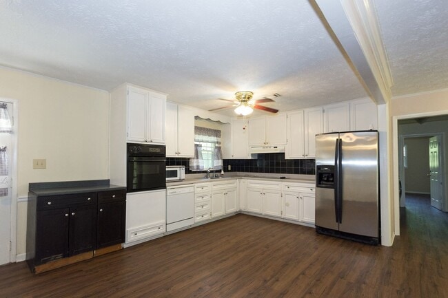 Photo - COMING SOON - 3 Bedroom 2 Bathroom Open Floorplan