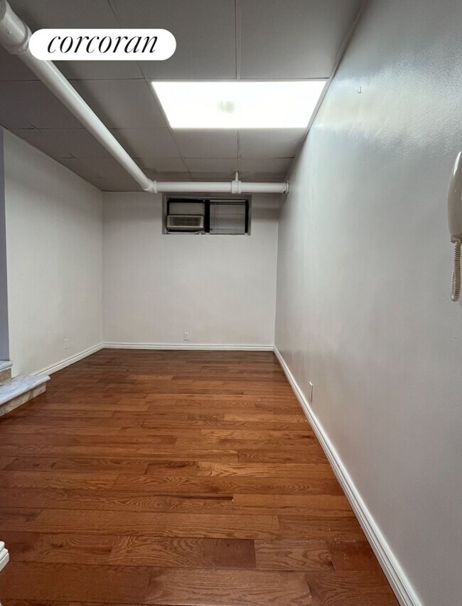 Photo - 41-42-42 Elbertson St