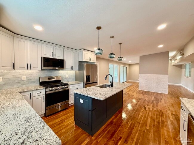 Photo - 205 Fairpoint Dr