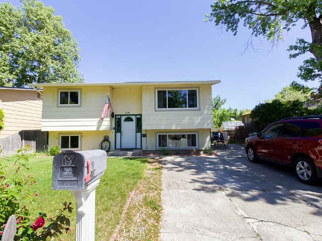 Building Photo - 6210 W Poplar St Rental