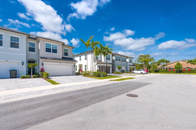 Photo - 6082 Carre Wy