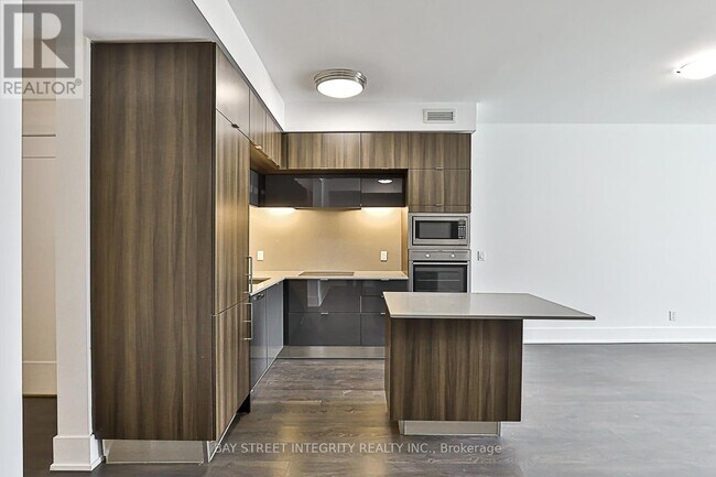 Photo - 15 Merchants' Wharf Unit 405