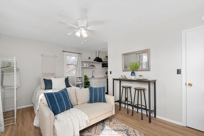 Photo - 1465 Highpoint Ave