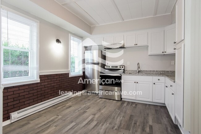 Photo - 914 Western St