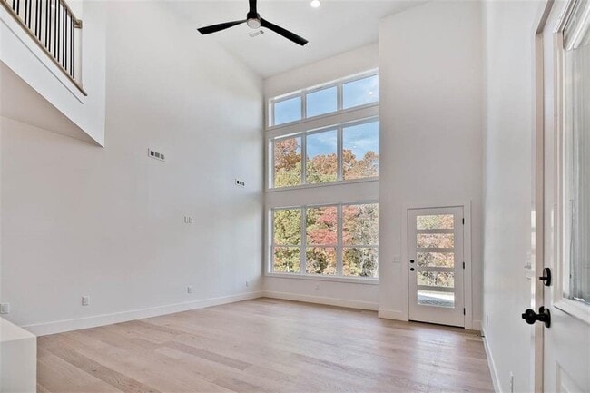 Photo - 28 Bedford Ln