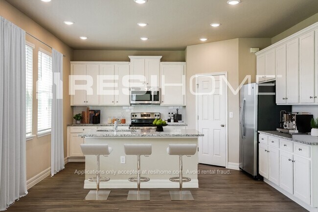 Photo - 1694 Diane St