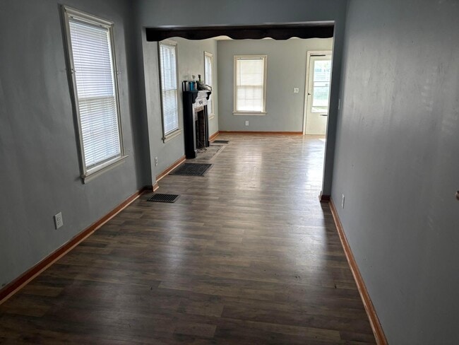 Photo - 490 Helen St