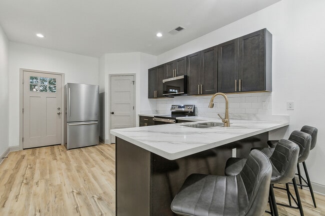 Photo - 3923 Clematis St