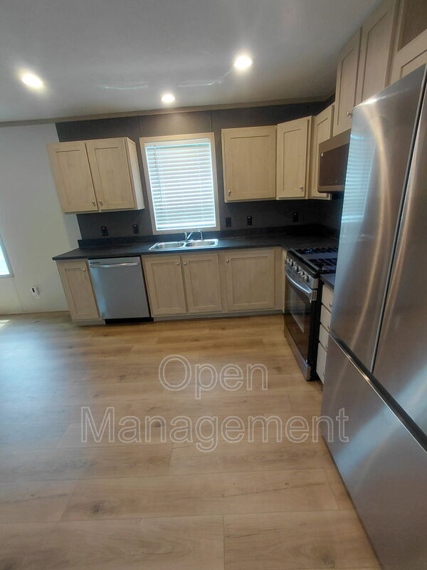 Photo - 301 Mantle Ave