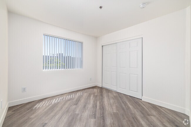4BR, 2BA - 1,300SF - Bedroom