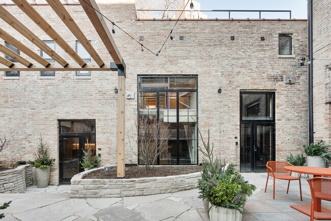 Building Photo - 1810 N Wells St