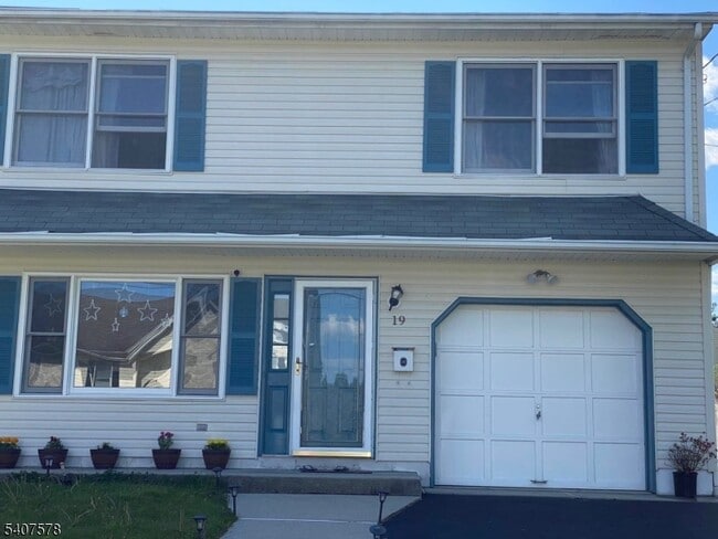 Building Photo - 19 Dacotah Ave