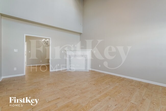 Photo - 925 Troubadour Ln