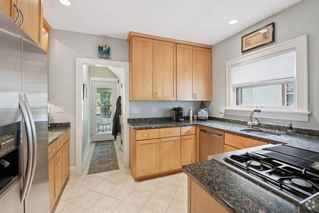 Building Photo - 3229 Fremont Ave S Unit 2nd floor Duplex Rental
