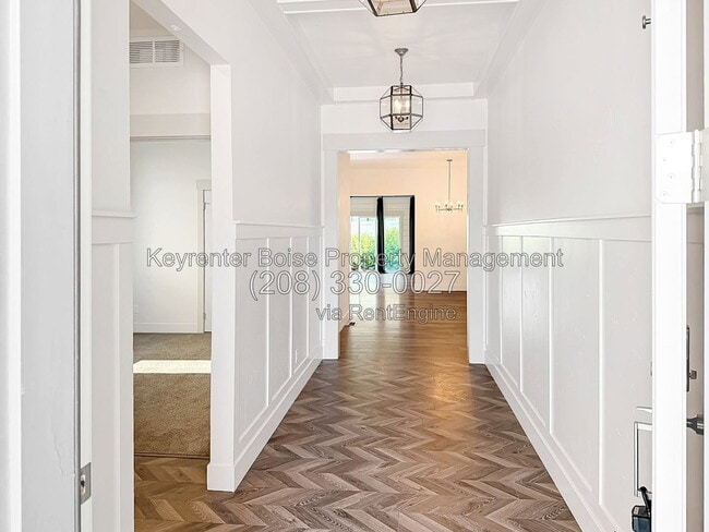 Photo - 1440 W Cerulean St
