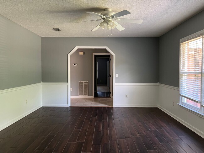 Photo - 114 Windmere Dr