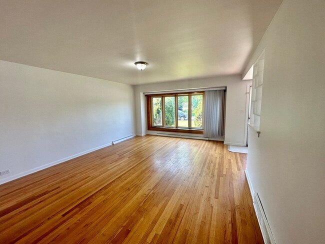 Photo - 5452 Brummel St