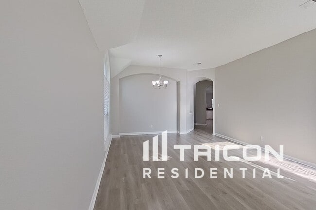 Photo - 521 Spicewood Dr
