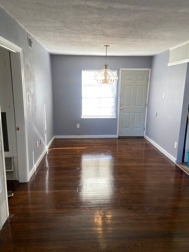 Photo - 5250 Kingsbury St