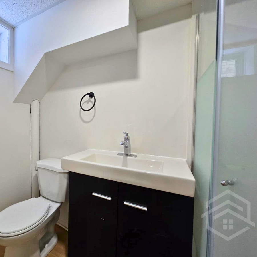 Photo - 1-Bedroom Unit Available in London!! Unité 4