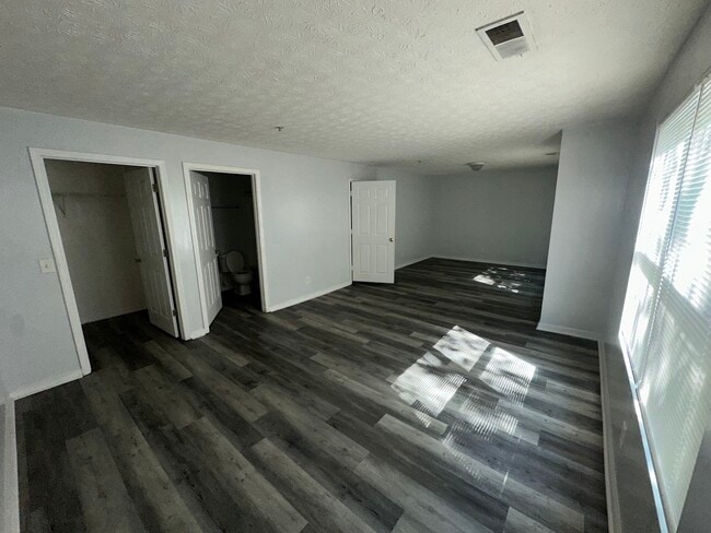 Building Photo - 2303 Waldrop Pl