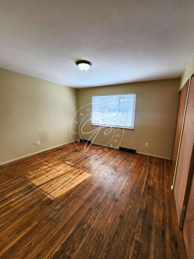 Photo - "Charming 2-Bedroom Retreat with Spacious 1000 Sq Ft in Toledo – Ideal for Comfortable Living!" Unidad #4