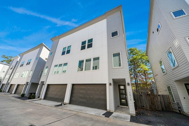 Photo - 4810 Martin Oaks Ln